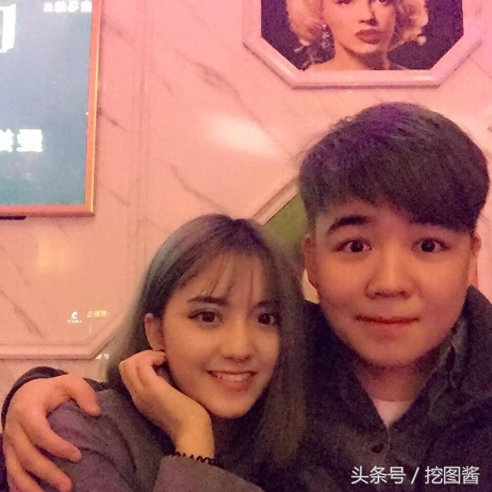 变形记主人公 易虎臣的现状,自己当老板了,女朋友很漂亮!