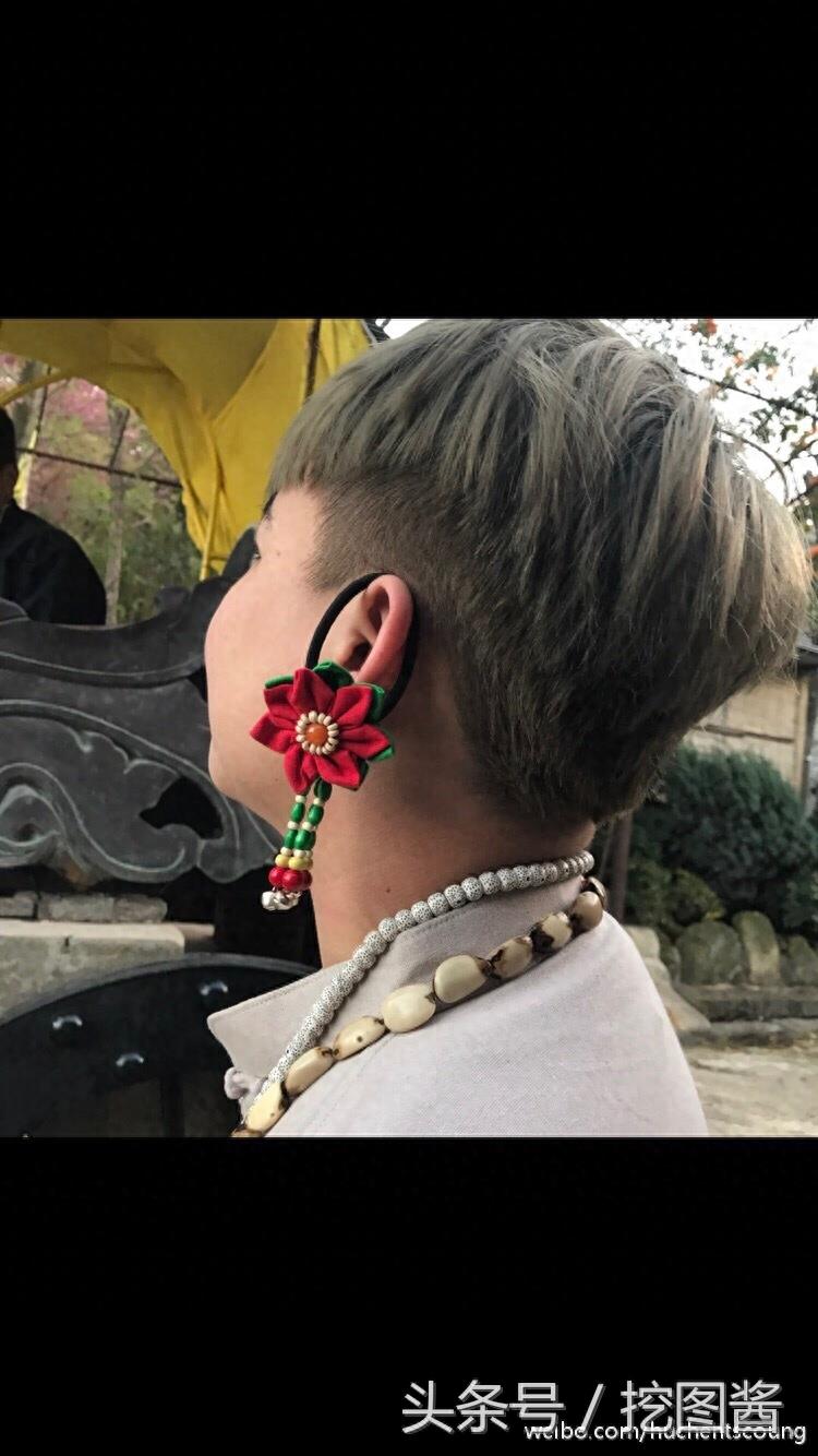 变形记主人公 易虎臣的现状,自己当老板了,女朋友很漂亮!