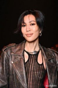 ​华语影坛传奇女星，再也无法低调