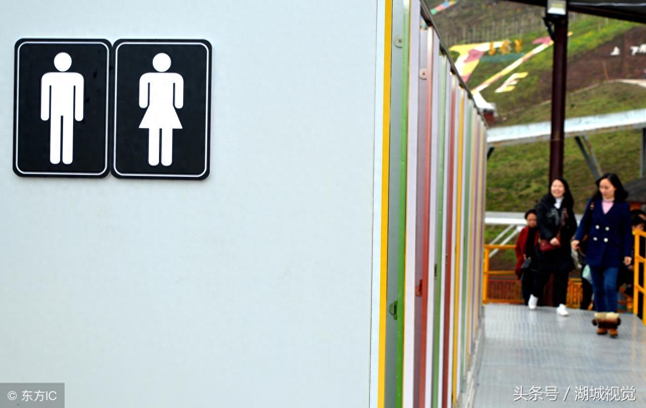 重庆“空中厕所”走红，公厕外观色彩绚丽 网友：我恐高