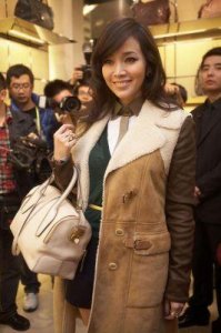 ​侯佩岺与黄伯俊：爱情故事与富豪身份真相揭秘