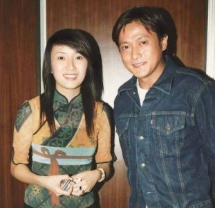 ​黄心颖结婚一周年：分享婚礼照片引媒体热议