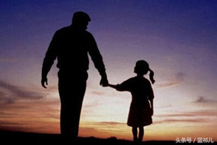 父亲的背影大合集，总有一张能勾起你对父亲的回忆