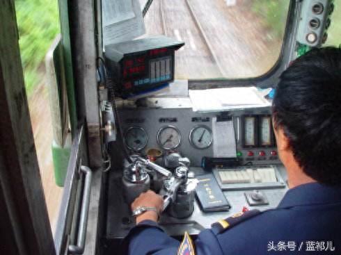 父亲的背影大合集，总有一张能勾起你对父亲的回忆