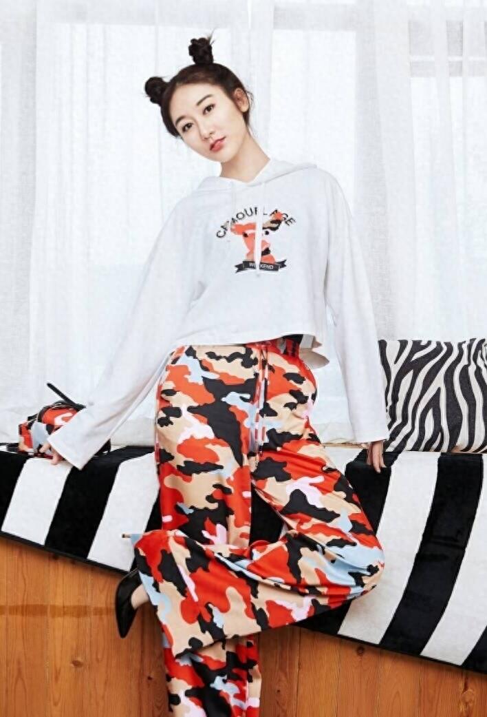 娇俏迷人，却也英姿飒爽，被誉为最美丽“警花”：蒋方婷