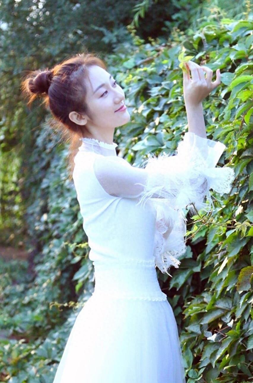 娇俏迷人，却也英姿飒爽，被誉为最美丽“警花”：蒋方婷