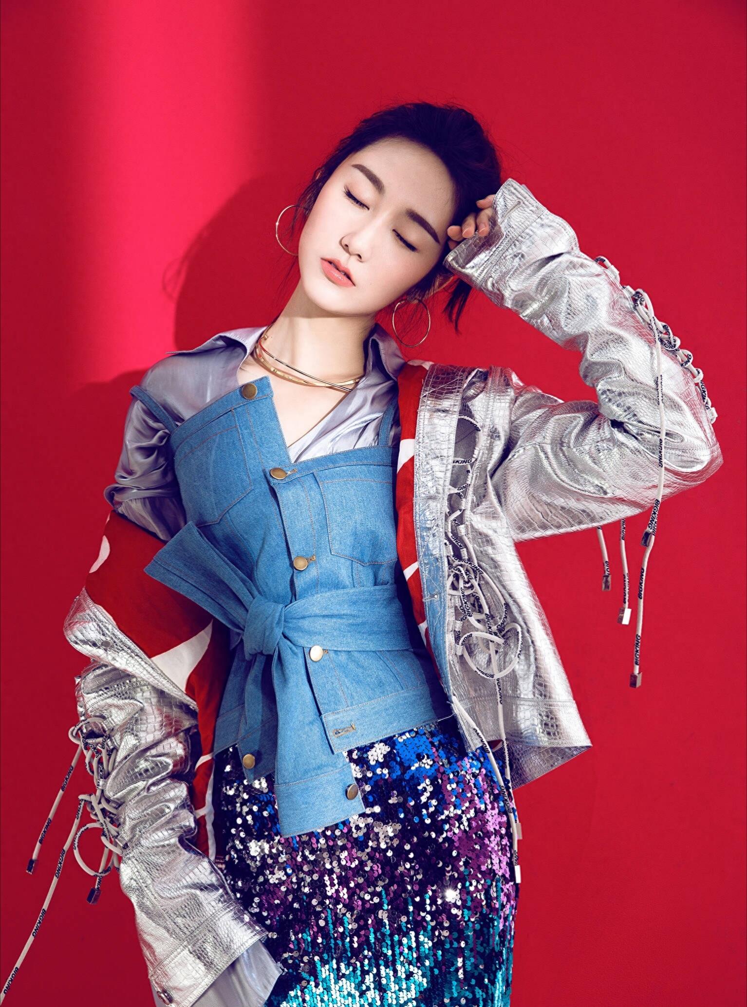 娇俏迷人，却也英姿飒爽，被誉为最美丽“警花”：蒋方婷