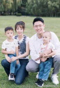 ​潘玮柏宣布结婚，与相差13岁的空姐妻子首次亮相，女方美貌令人瞩目