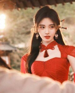 ​鞠婧祎的“翻车”之旅：整容仙女形象崩塌，黑历史频现