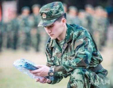 ​一站到底何捷个人资料年龄身高简介铁血军人何捷英姿飒爽