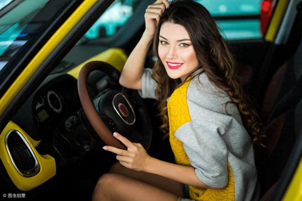 美女开车图