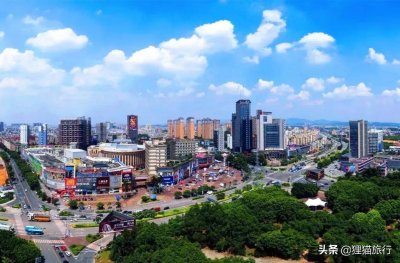 ​广东省东莞市大朗镇有30万人，大陂海流经此地，有松山湖产业园