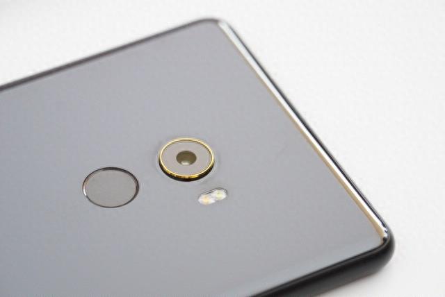 小米MIX2真机图赏:震惊手机圈的全面屏,看一眼就心动了