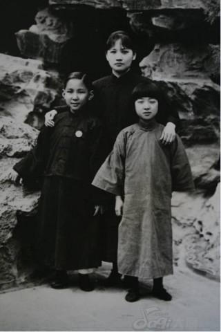 看看宋氏三姐妹的老照片，宋庆龄的美貌与气质当属第一？