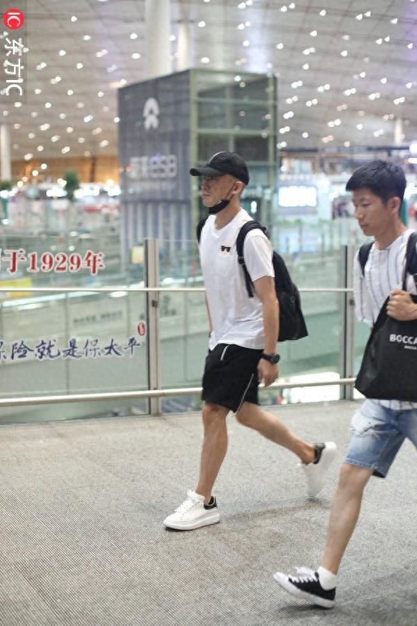 “毒舌皇帝”聂远好有气质，呆萌问网友为啥叫他“大猪蹄子”