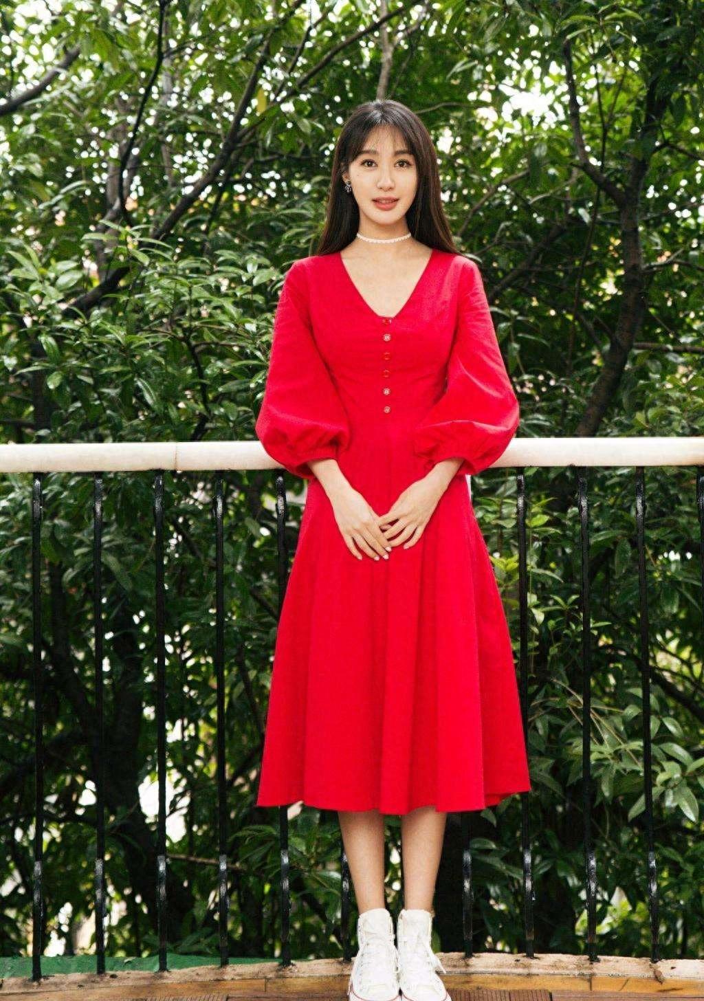 李菲儿：颜值演技俱佳，身材性感，很迷人