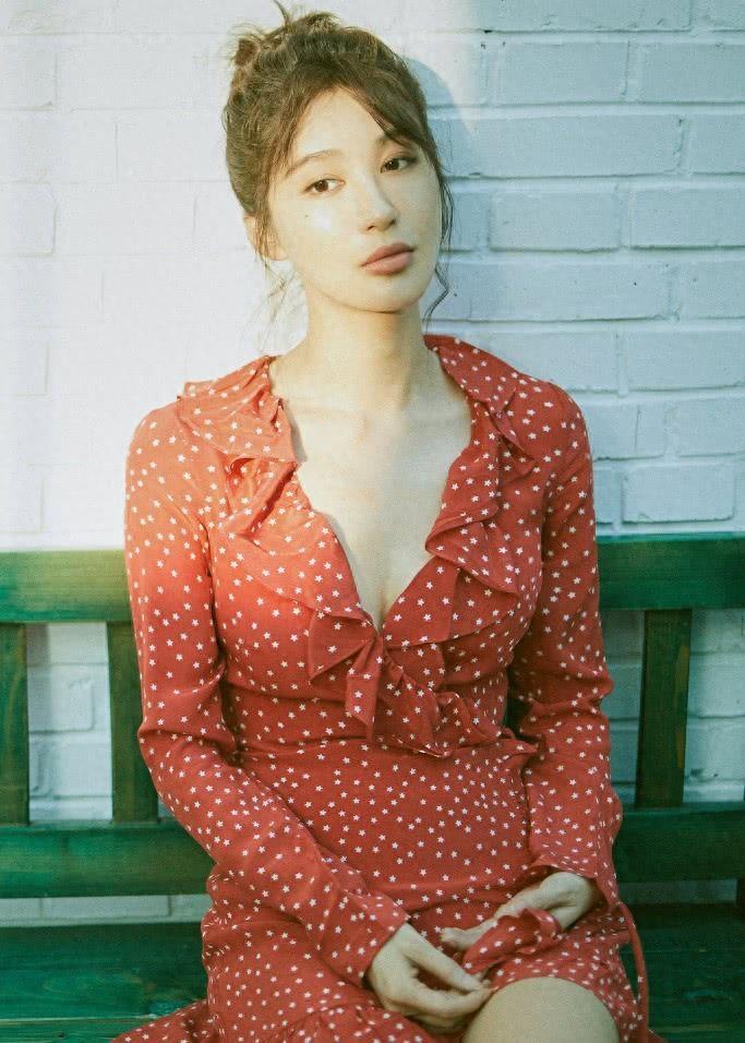 李菲儿：颜值演技俱佳，身材性感，很迷人