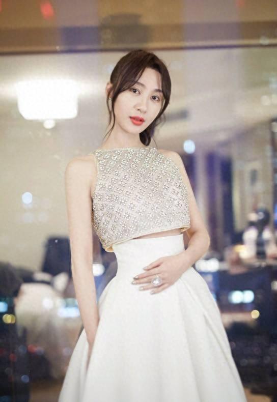 李菲儿：颜值演技俱佳，身材性感，很迷人