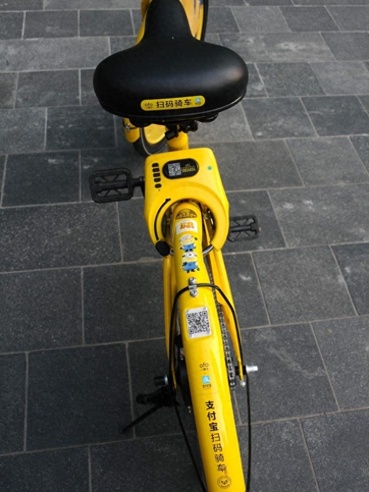 萌化了 小黄车“大眼萌”亮相街头 网友：小黄车不仅是用来骑的，更是用来爱的