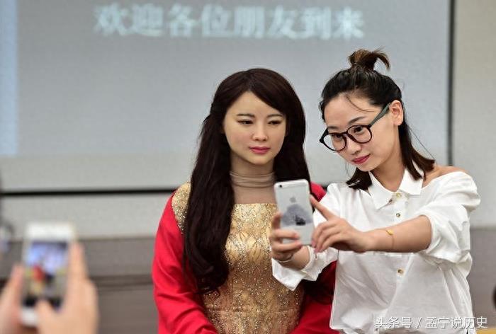 直击首个国产智能机器人“佳佳”，身材颜值爆表、难辨真假