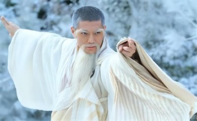 ​金轮国师说单打独斗谁也不惧，他没撒谎，能赢他的就2人