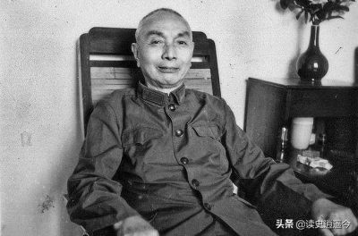 ​他曾是蒋介石的座上宾，潜伏多年，历尽艰辛终于回归人民之中