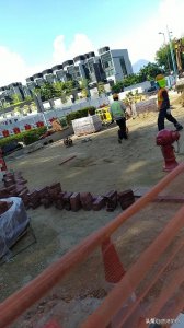 ​寸土寸金的香港，房屋面积一般50几平米，就连建房砖头也小巧精致