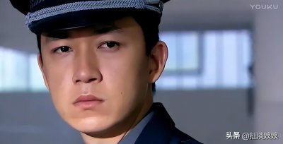 ​一个卧底警察沦为阶下囚的故事