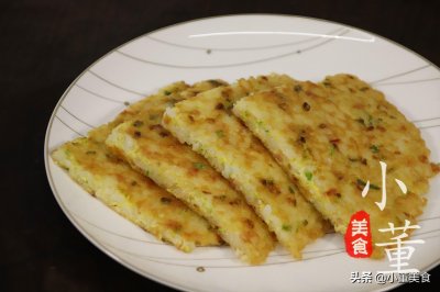 ​剩米饭别只会炒着吃，2分钟教你做营养早餐，金黄酥脆，超好吃