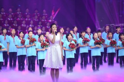 ​《永远跟党走》：40首红色经典歌曲唱出心声