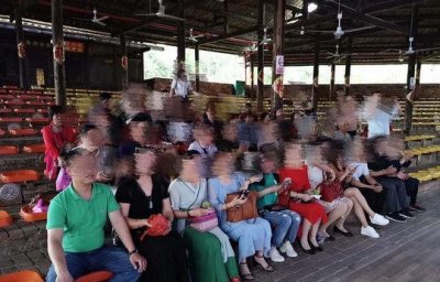 ​导游强制游客消费，一小时2万元，游客回应：他们还骂我们