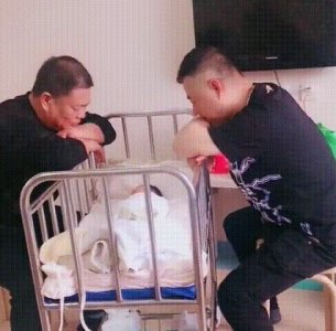 ​隔代的爱更甜腻，万千宠爱于一身，对孩子是好是坏？