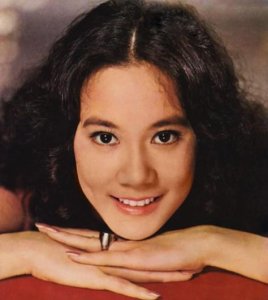 ​苗可秀：在李小龙的电影中2次担任女主角，现年67岁，至今未婚