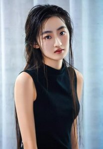 ​杨雨潼：新生代演员，灵气十足，演技满满