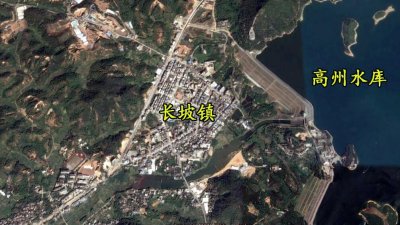 ​广东茂名高州市一个镇，城镇位于水库边，是省级中心镇