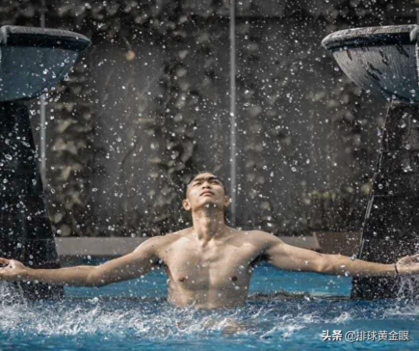 印尼男排99年小鲜肉多尼，外表帅气，曾获得东南亚运动会冠军