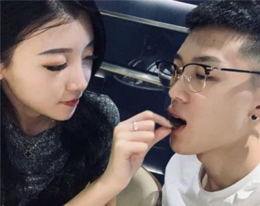 ​小伊伊婚纱照火了，稻田场地不算啥，看到这一身“心脏”顶不住了