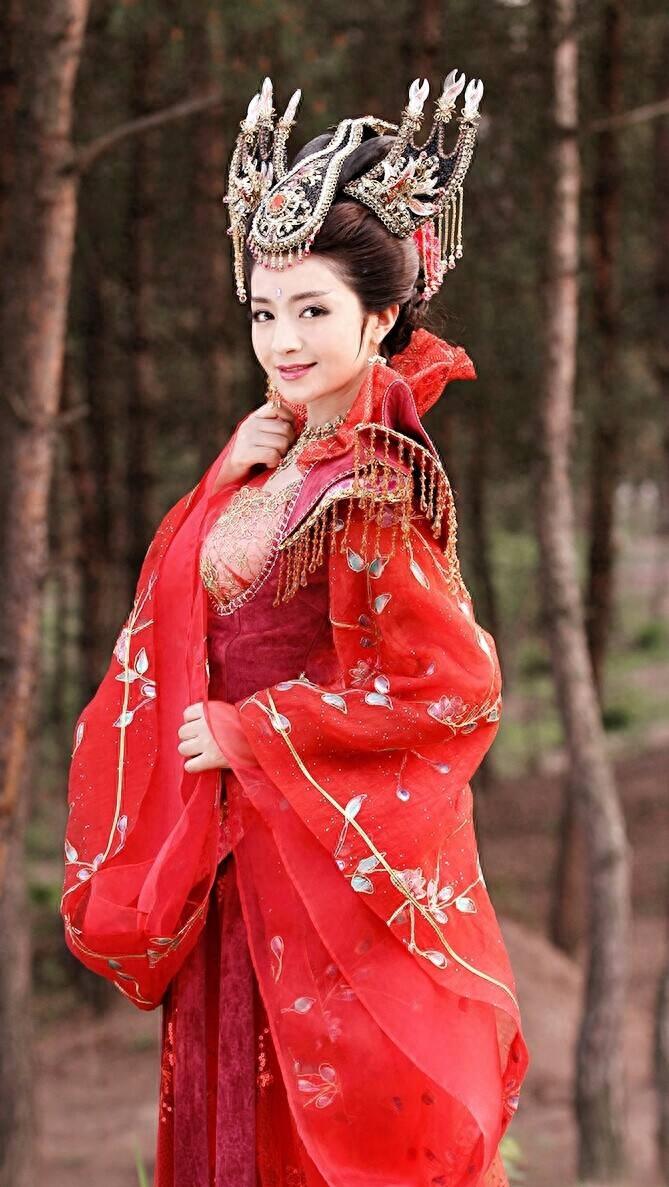 麦迪娜:异域风情美人,独有的魅力成影视界中的“呆萌小妖”