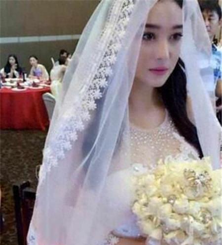 张馨予婚礼现场幸福到落泪,双方父母现身