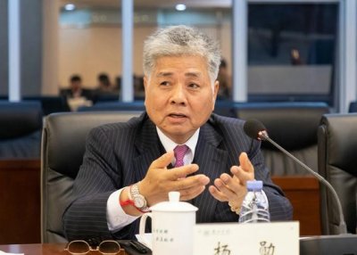 ​杨钊：从6港币薪水打工仔，到著名企业家，钱花不完捐款20亿