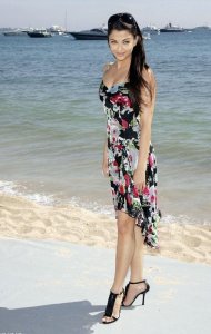 ​艾西瓦娅：惊艳世界的印度女星，被逼嫁给香蕉树，怀孕发胖被嫌弃