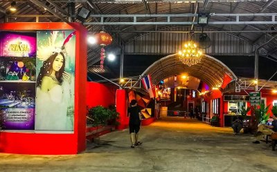 ​到了泰国那就必须得看人妖了，感受一下泰国的人妖文化