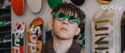 ​他被称为“90后鞋王”,抖音粉丝超200万,在北京、纽约等地开鞋店