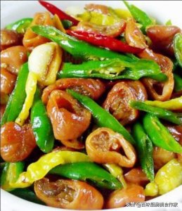 ​尖椒溜肥肠 这样做不腥不臭 满口焦香