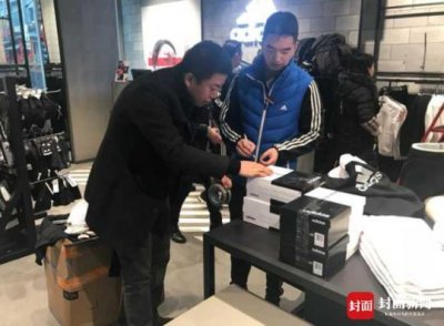 ​成都“围剿”山寨商标 春熙路一家“新百伦”暂停营业