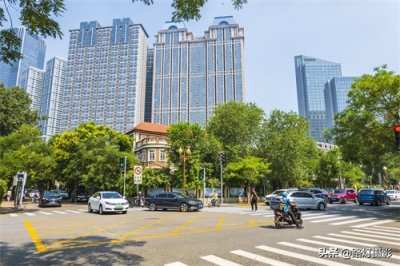 ​中国最适合定居的4个二线城市，冬夏皆可康养，养老医疗有保障