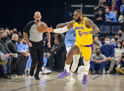 ​16+10+12！连续3场三双，威少湖人生涯首次，赛季8次三双领跑联盟