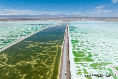 ​青海茫崖：色彩斑澜翡翠湖