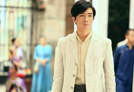 俞灏明烧伤后复出时间（俞灏明在破旧小摊吃馄饨）(10)