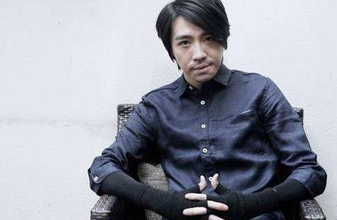 俞灏明烧伤后复出时间（俞灏明在破旧小摊吃馄饨）(7)